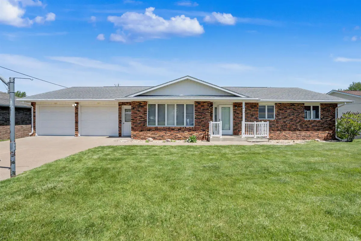 406 1st St Sw, Epworth, IA 52045 - #1