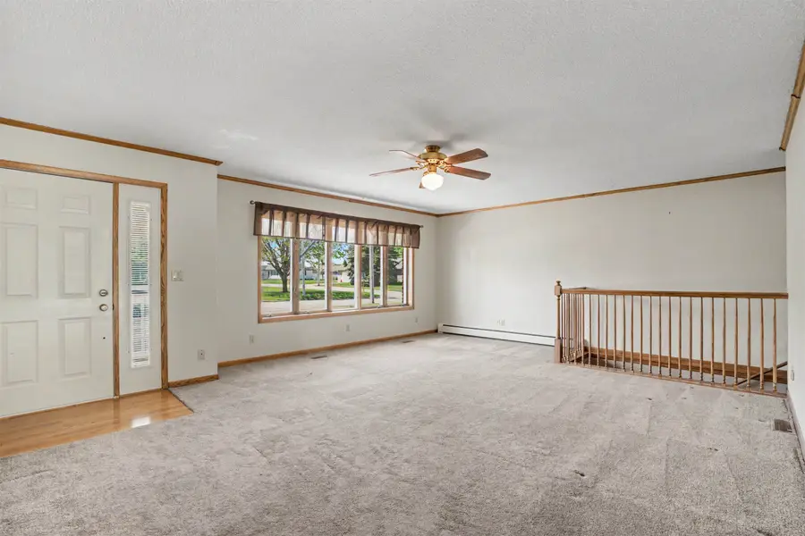 406 1st St Sw, Epworth, IA 52045 - #2