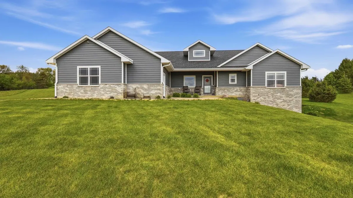 16392 Country View Court, Dubuque, IA 52001 - #1