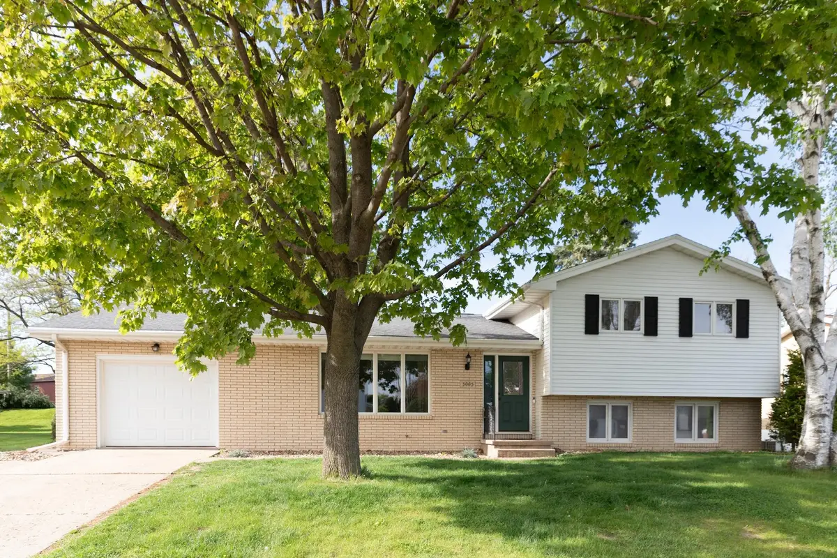 3005 Saint Anne Drive, Dubuque, IA 52001 - #1