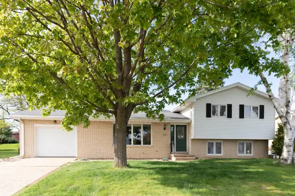3005 Saint Anne Drive, Dubuque, IA 52001