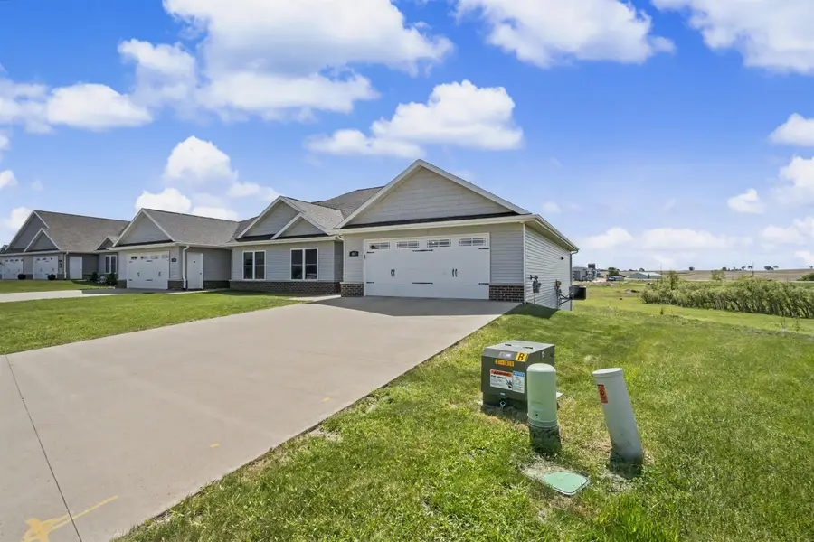 185 Solomia Court, Peosta, IA 52068 - #2