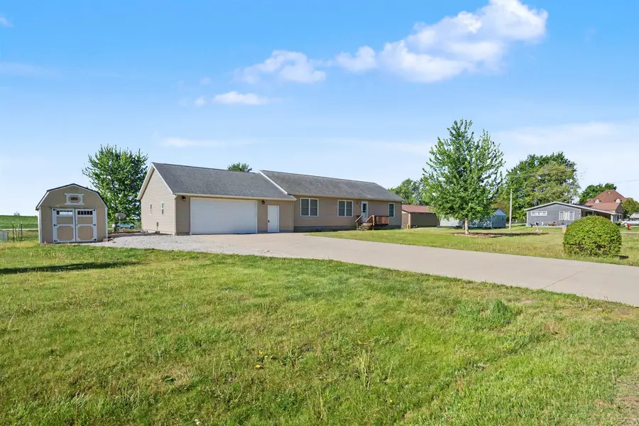 544 W Washington Street, Winthrop, IA 52049 - #2