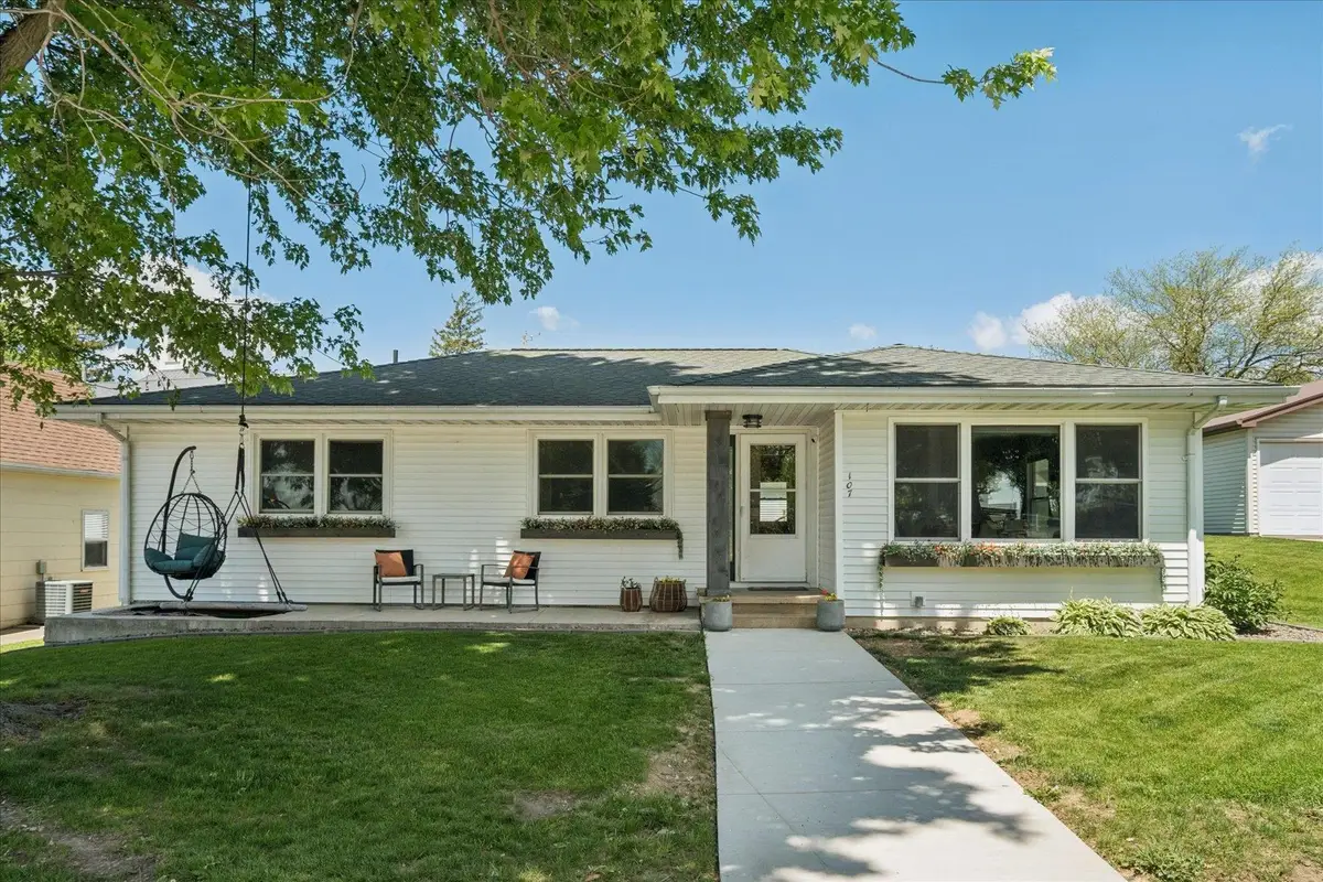 107 SE 1st Street, Epworth, IA 52045 - #1