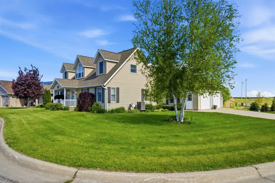 201 E 2nd Ave Court, Luxemburg, IA 52056 - #2