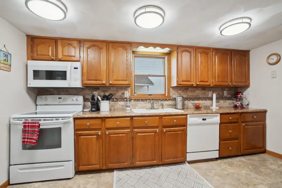 616 W 1st Avenue, Cascade, IA 52033 - #2