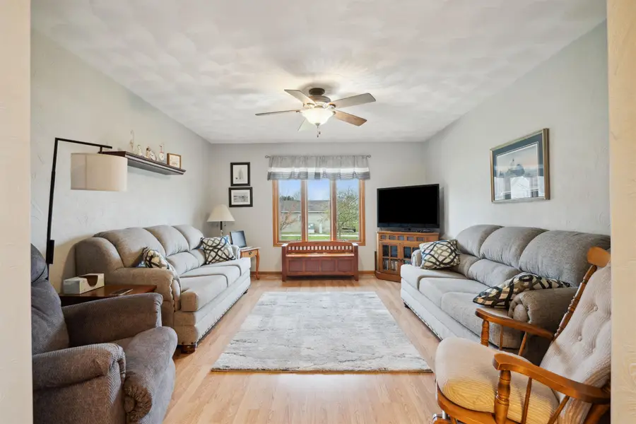 616 W 1st Avenue, Cascade, IA 52033 - #3
