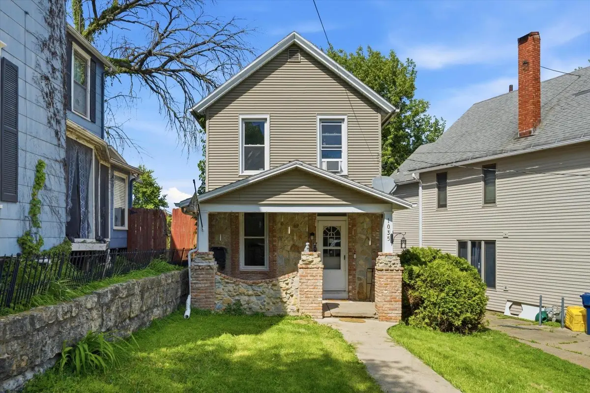 1035 W 5th Street, Dubuque, IA 52001 - #1