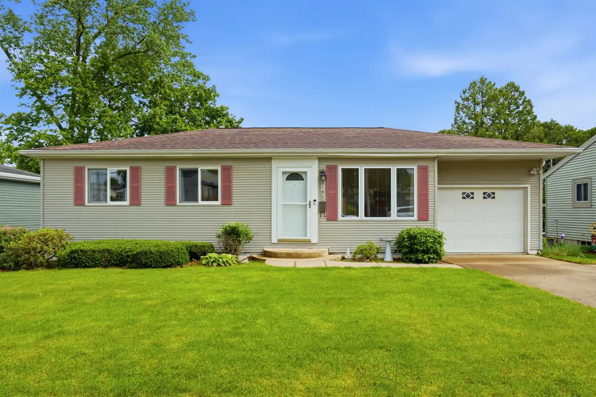 3195 Kaufmann Avenue, Dubuque, IA 52001 - #1