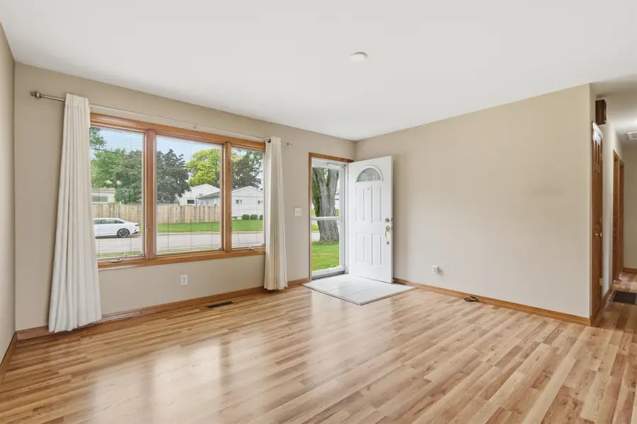 3195 Kaufmann Avenue, Dubuque, IA 52001 - #3