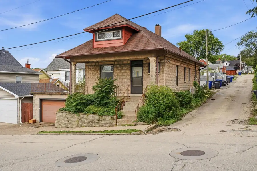 615 E 24th Street, Dubuque, IA 52001 - #2
