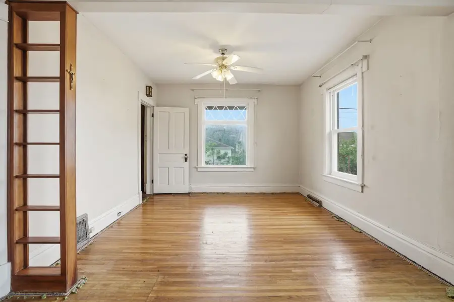 615 E 24th Street, Dubuque, IA 52001 - #3