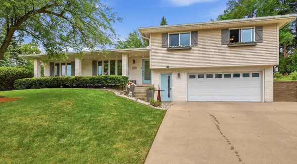 3025 Country Cove Court, Dubuque, IA 52001