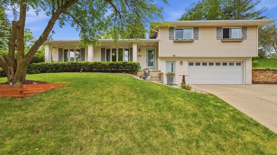 3025 Country Cove Court, Dubuque, IA 52001 - #2