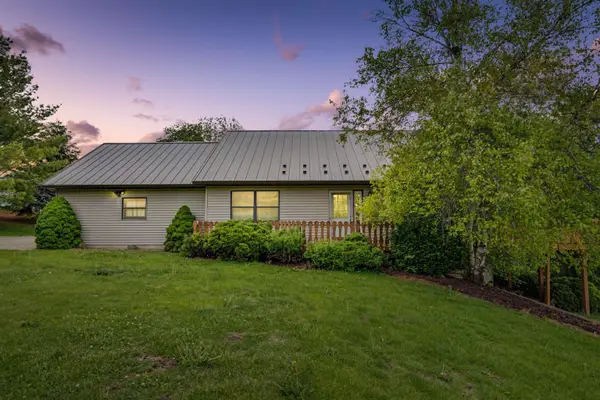 108 E 1st Street, St. Donatus, IA 52071