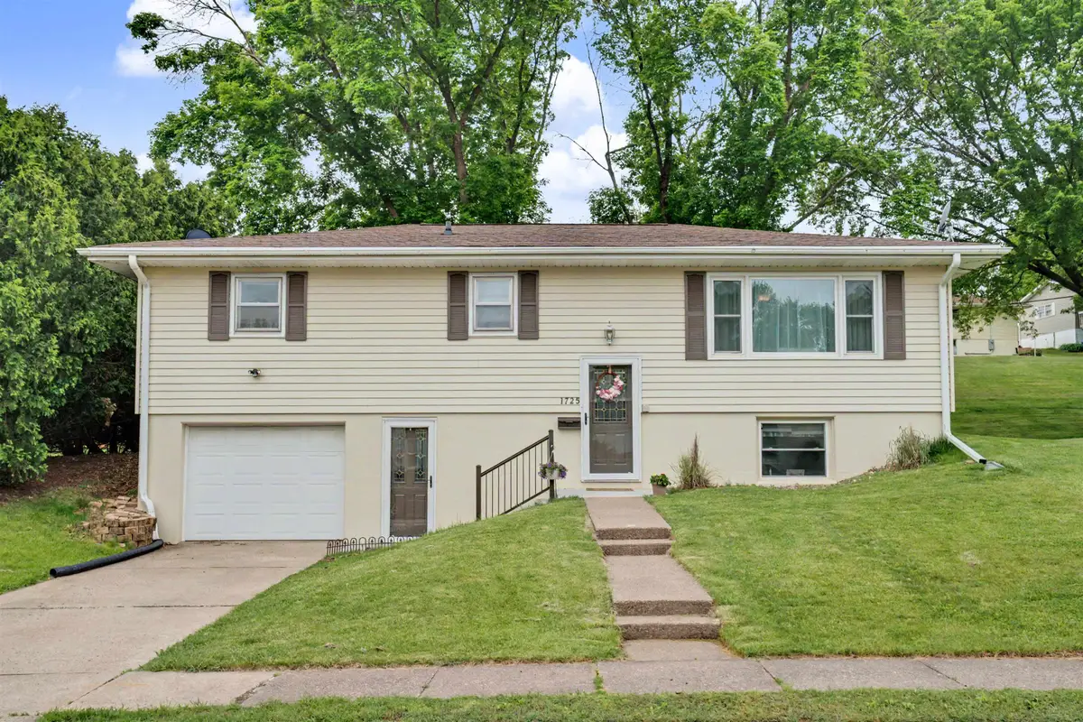 1725 Bristol Drive, Dubuque, IA 52002 - #1