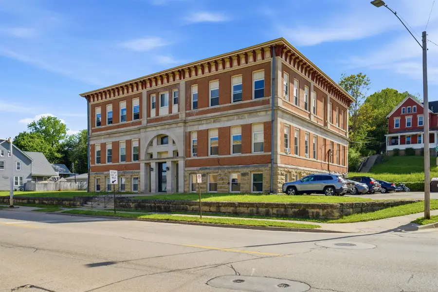 2535 Central Avenue, Dubuque, IA 52001 - #2