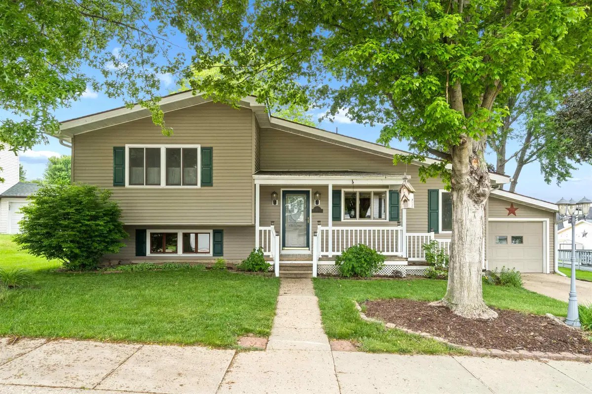 706 NW 2nd Avenue, Cascade, IA 52033 - #1