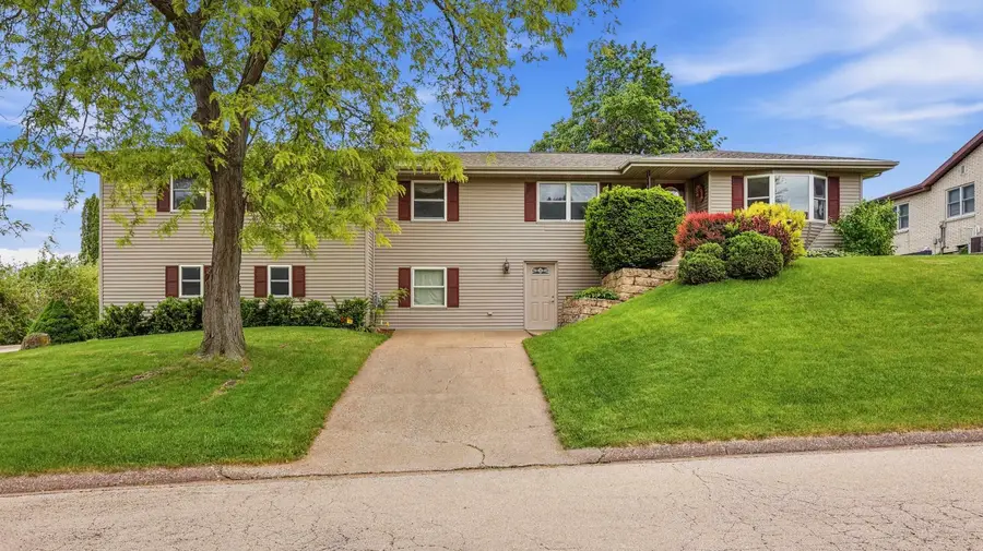 556 Peach Street, East Dubuque, IL 61025 - #3