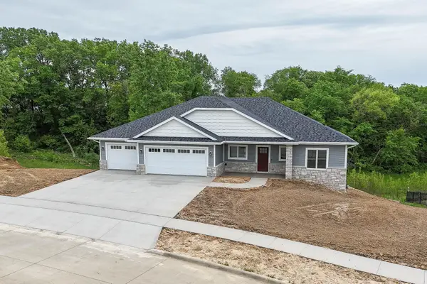 1374 Cedar Trail Drive, Dubuque, IA 52003