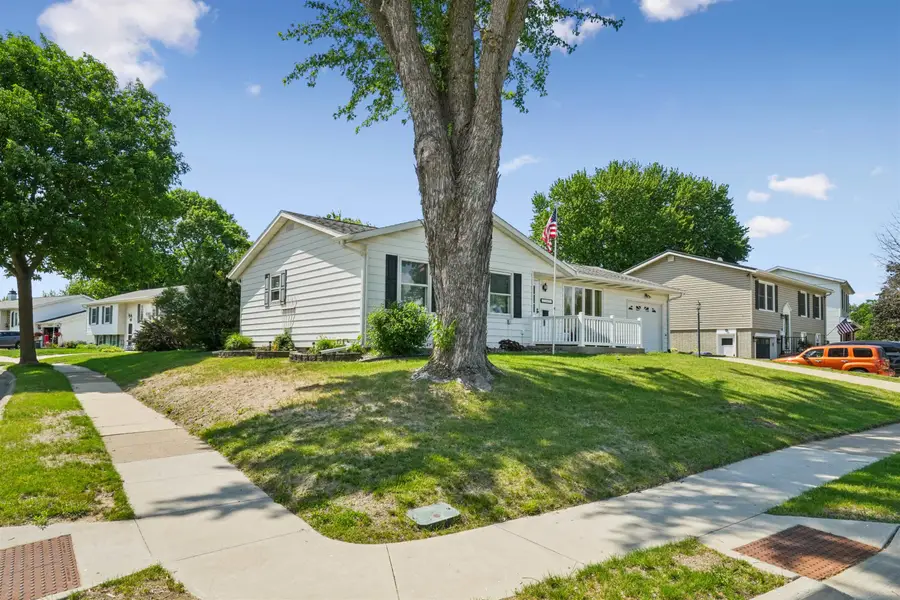 2247 Saint John Drive, Dubuque, IA 52002 - #2