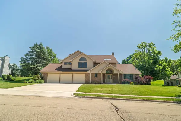 3663 Seville Drive, Dubuque, IA 52002