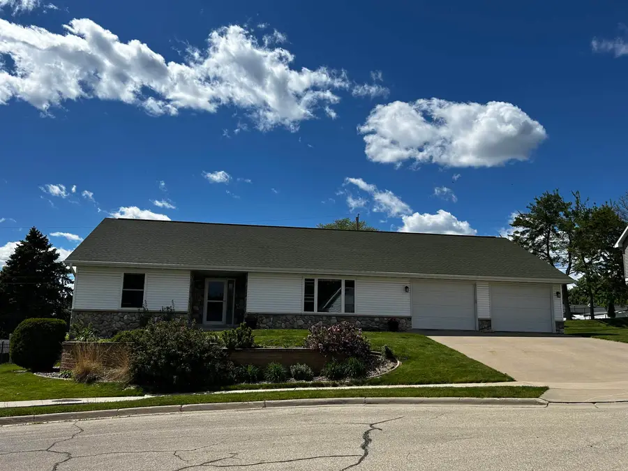 3045 Indiana Court, Dubuque, IA 52001-5482 - #2