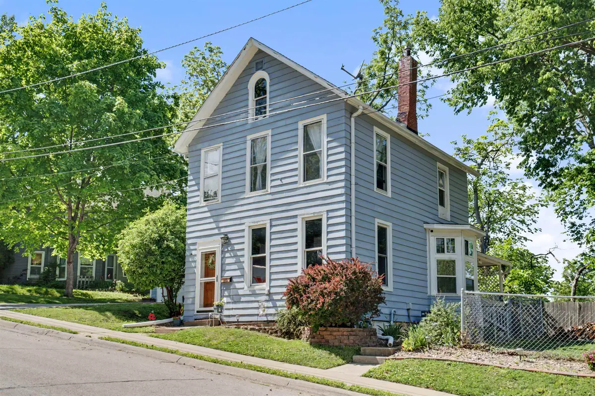 215 Lowell Street, Dubuque, IA 52001 - #1