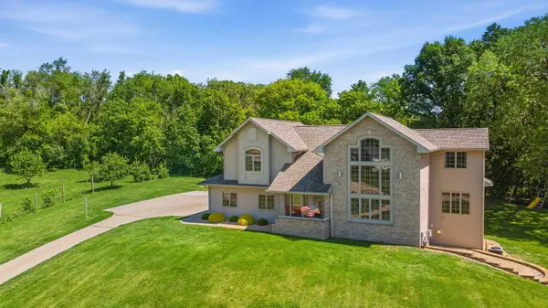 10294 Emberwood Drive, Dubuque, IA 52001
