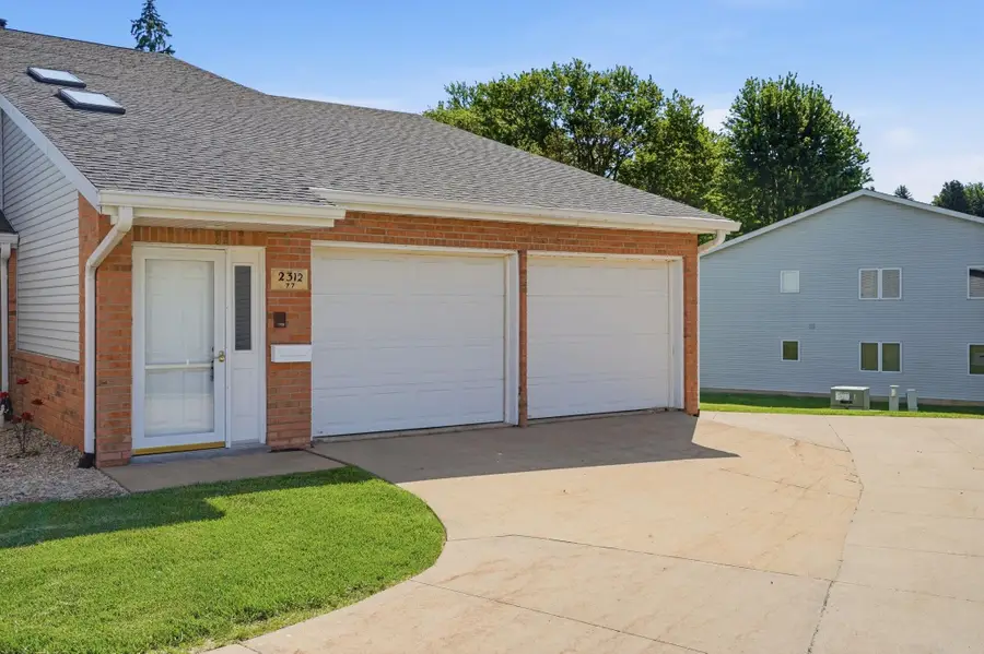 2312 Pasadena Drive #Unit 77, Dubuque, IA 52001 - #3