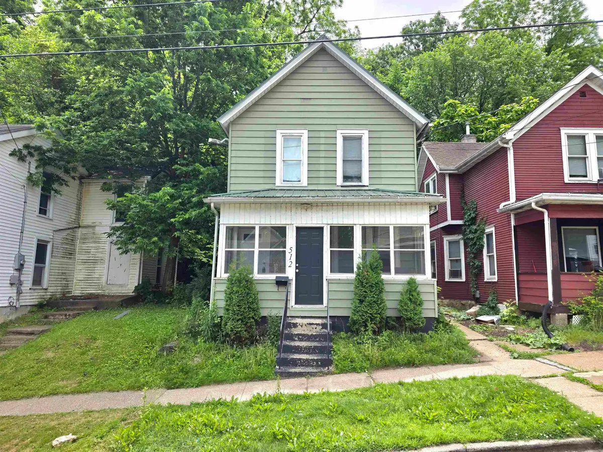 512 W 17th Street, Dubuque, IA 52001 - #1