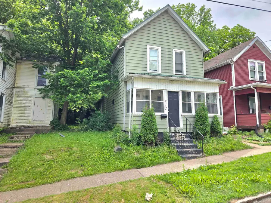 512 W 17th Street, Dubuque, IA 52001 - #2