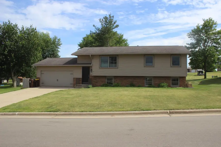 717 Country Club Drive, Maquoketa, IA 52060 - #2