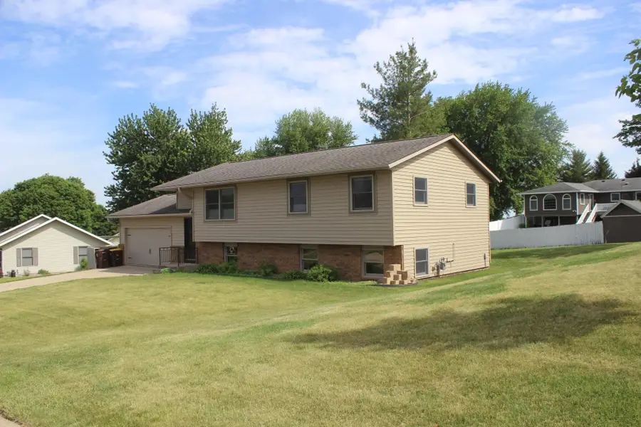 717 Country Club Drive, Maquoketa, IA 52060 - #3