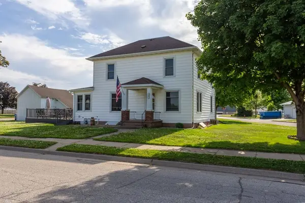 402 SW Buchanan Street, Cascade, IA 52033