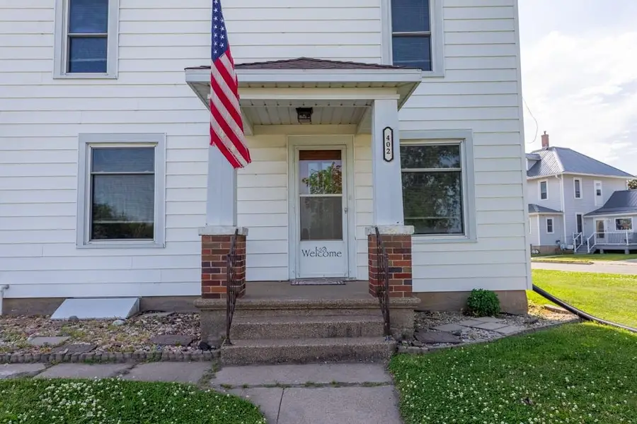 402 SW Buchanan Street, Cascade, IA 52033 - #3
