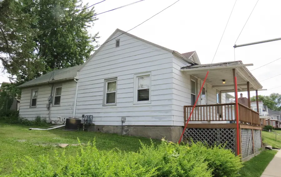 105 E Maple Street, Maquoketa, IA 52060 - #3