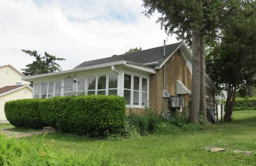 109 E Maple Street, Maquoketa, IA 52060 - #3