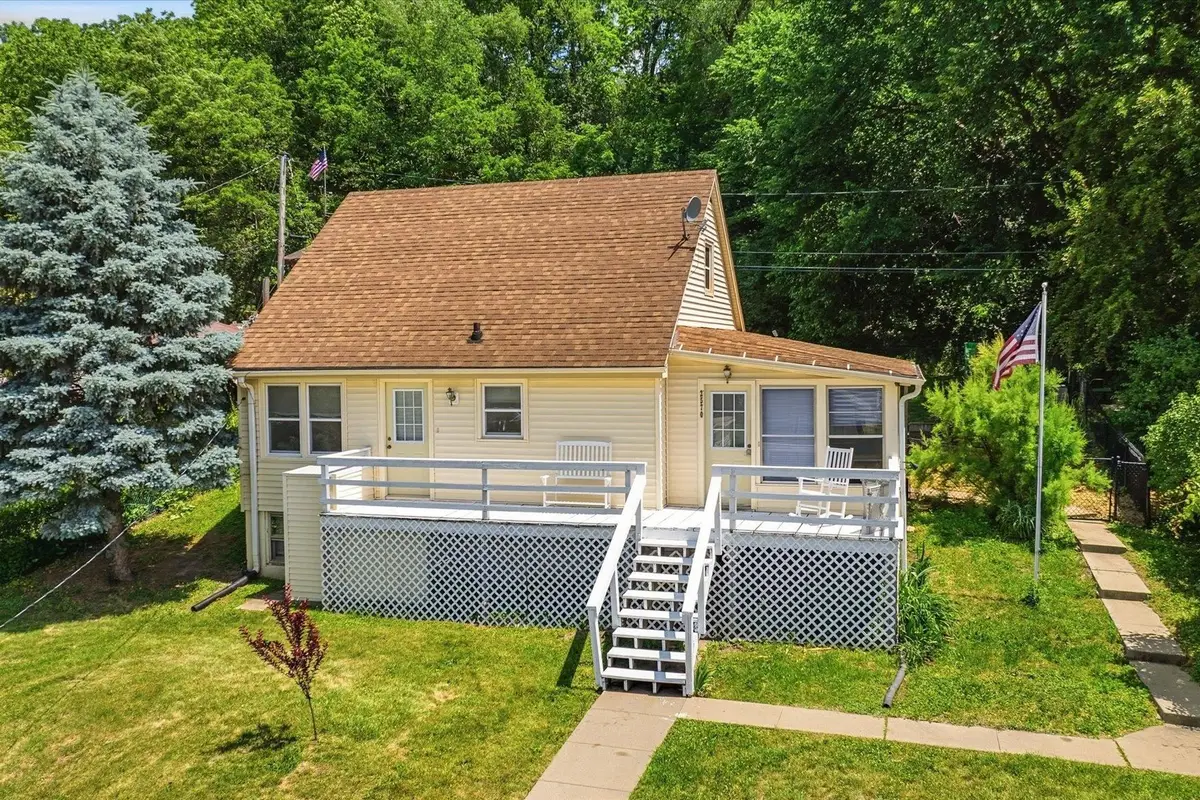 2570 Elm Street, Dubuque, IA 52001 - #1