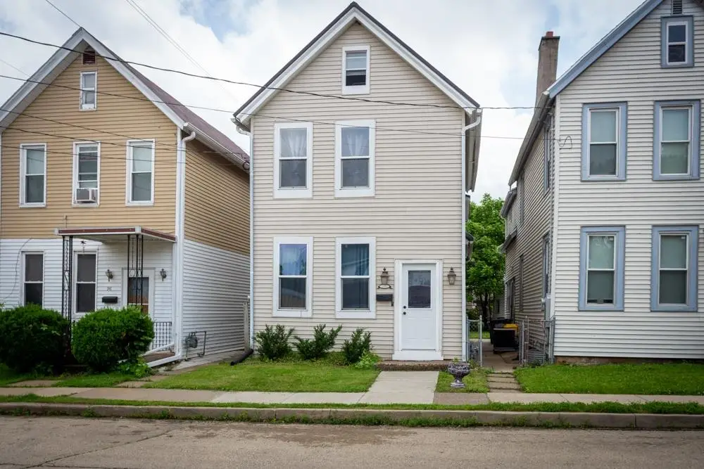 74 E 25 Street, Dubuque, IA 52001 - #1