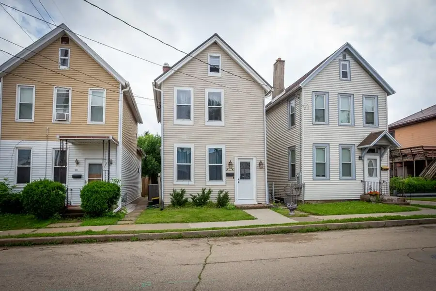 74 E 25 Street, Dubuque, IA 52001 - #2