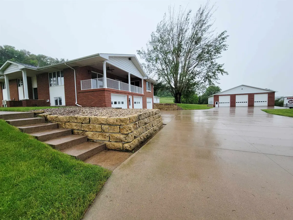 9139 Olde Davenport Road, Dubuque, IA 52003 - #1