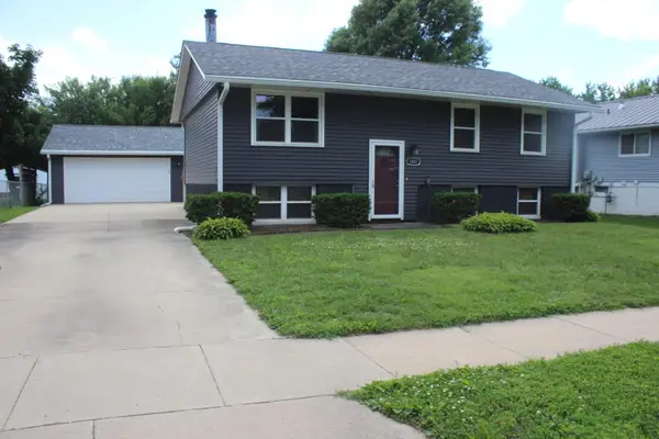 1801 NE Northbrook Drive, Cedar Rapids, IA 52402-0000