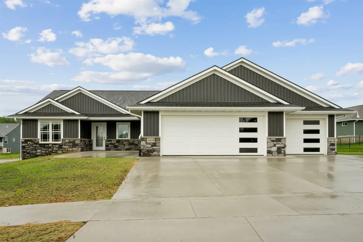 1006 Sage Oak Circle, Manchester, IA 52057 - #1