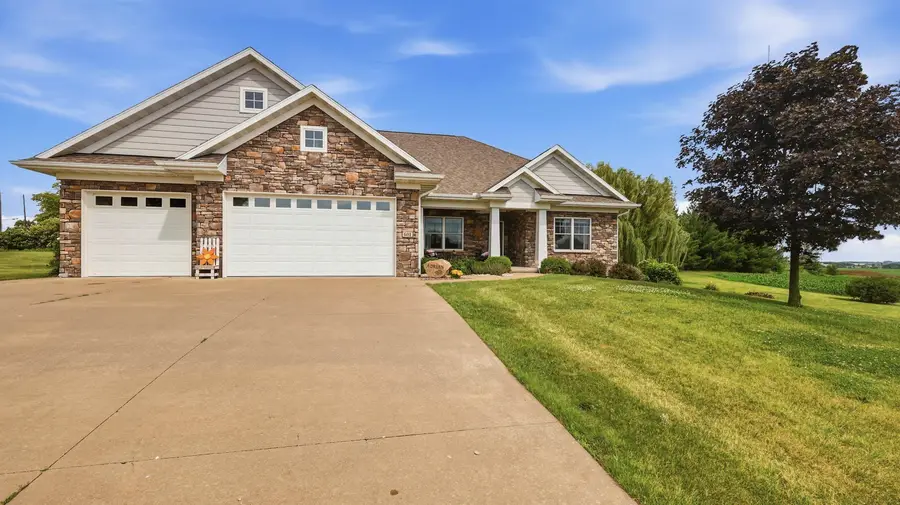 601 W Farmland Drive, Maquoketa, IA 52060 - #2
