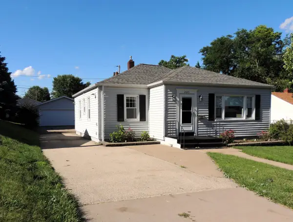 2025 W 3rd Street, Dubuque, IA 52001