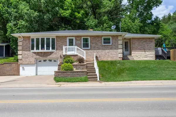 1615 W 32nd Street, Dubuque, IA 52001