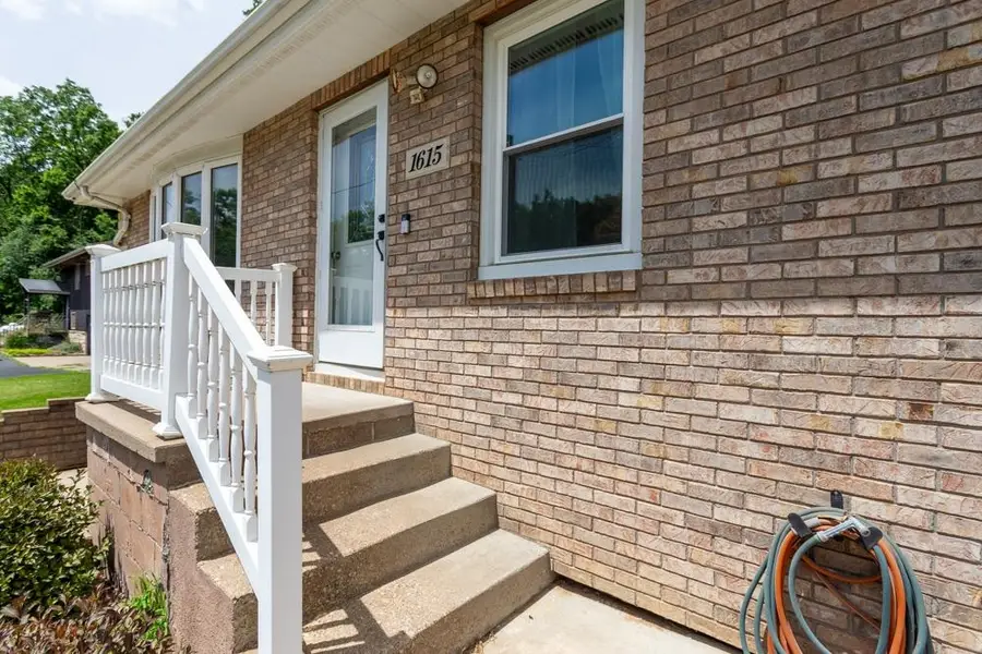 1615 W 32nd Street, Dubuque, IA 52001 - #3