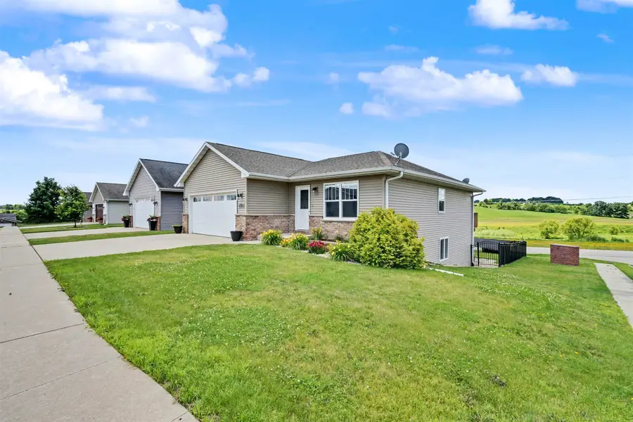 1543 Pebble Creek Drive, Dubuque, IA 52002 - #2