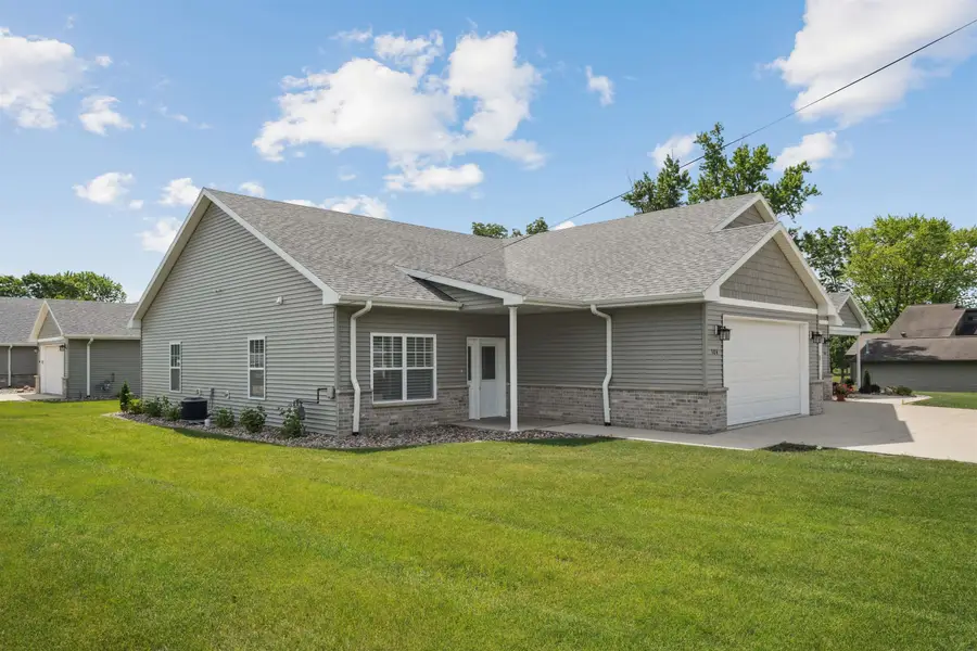 304 S Chestnut Street, Edgewood, IA 52042 - #2